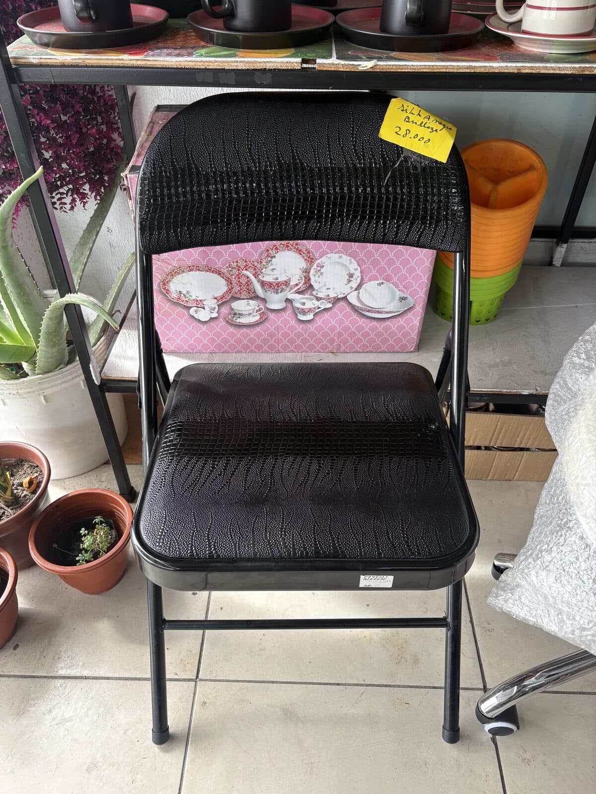Silla plegable negra brillosa