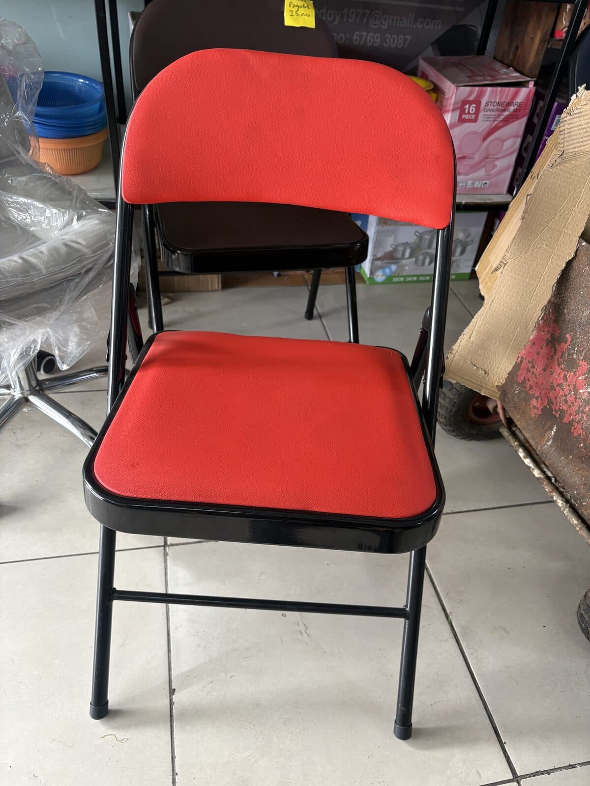 Silla plegable acolchada (roja, café o negra)