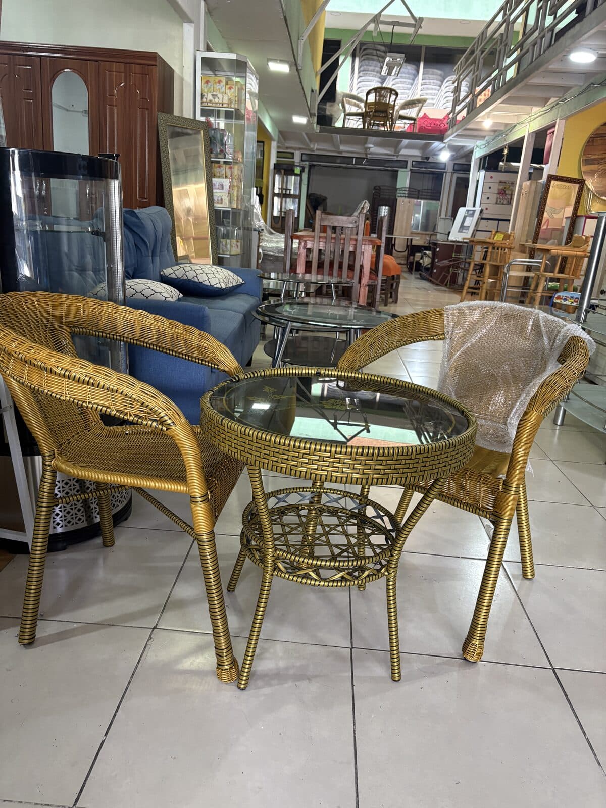 Juego de terraza Ratán dorado (2 sillones + mesa)