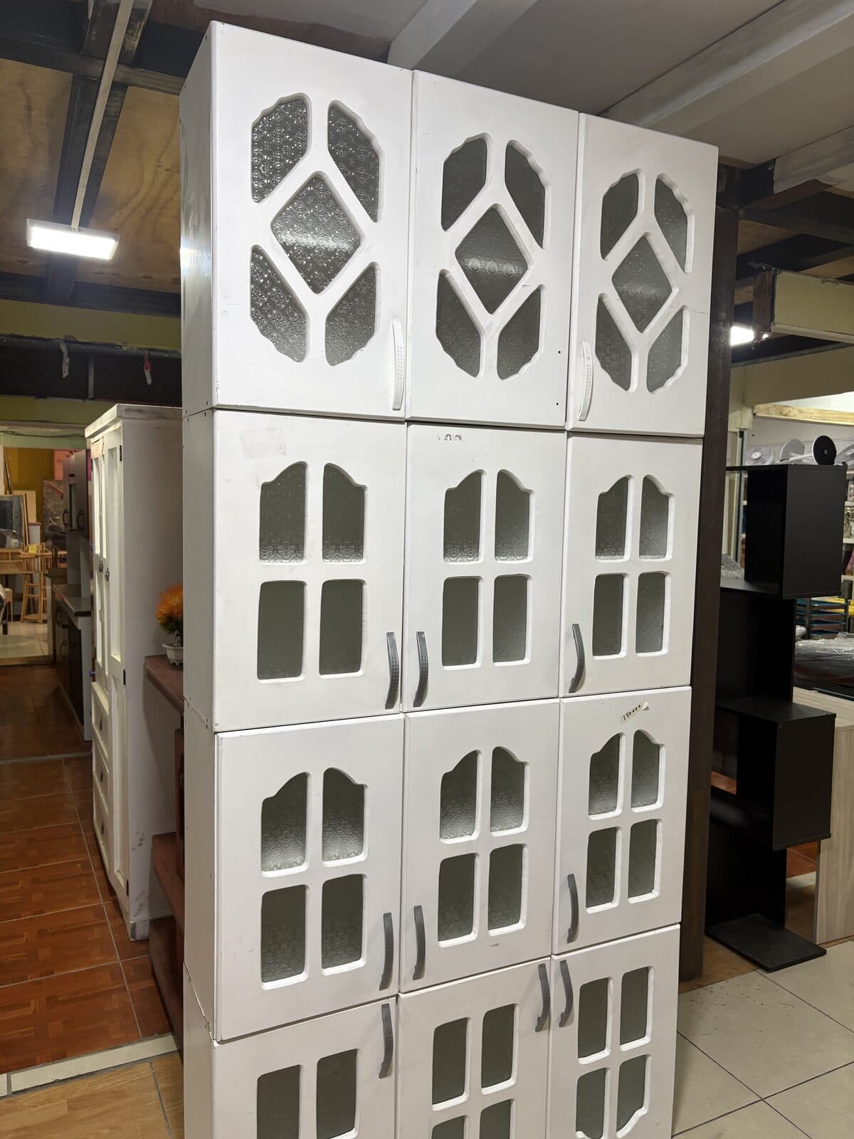 Mueble aéreo cocina blanco diseño rombos