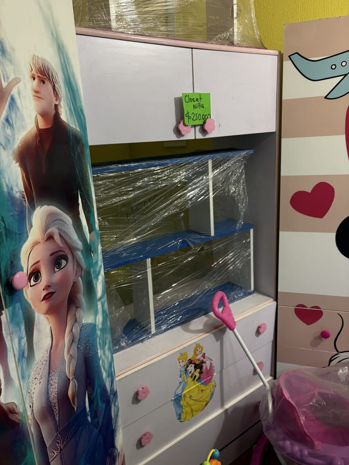 Clóset niña princesas con repisas