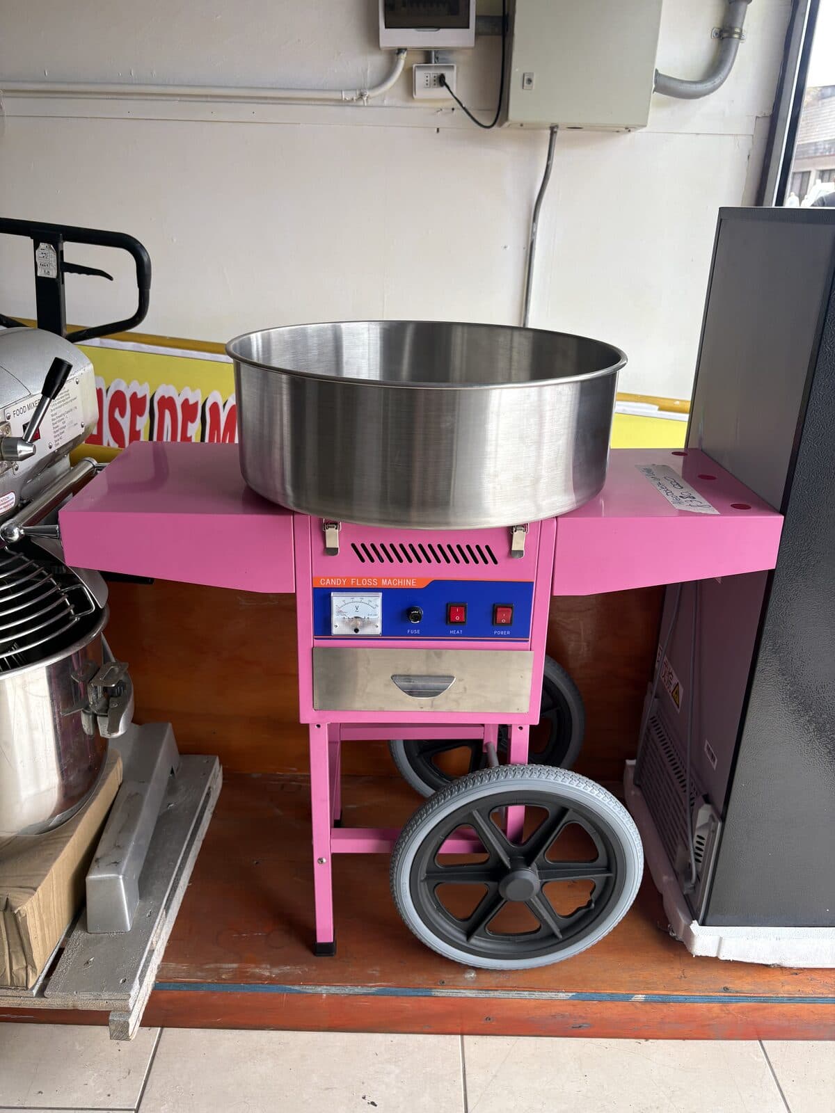 Máquina de algodón de azúcar con carro