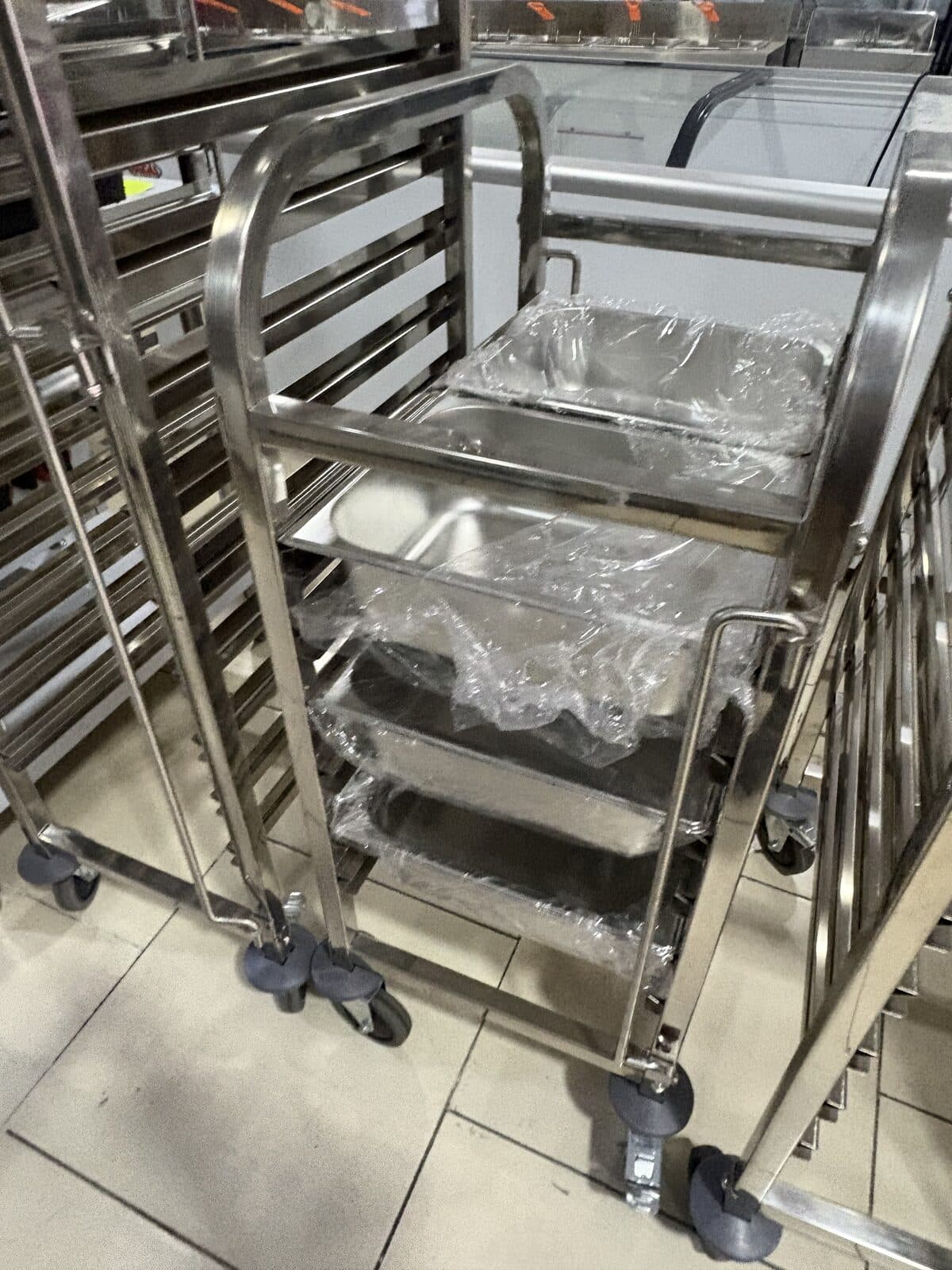Carro espiguero con fuentes gastronorm